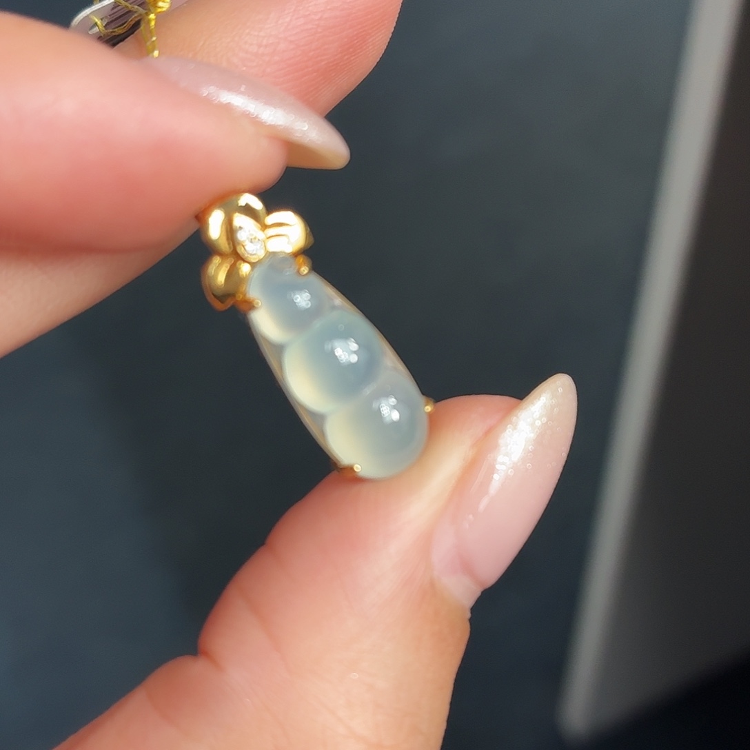 翡翠18K金镶嵌颈饰