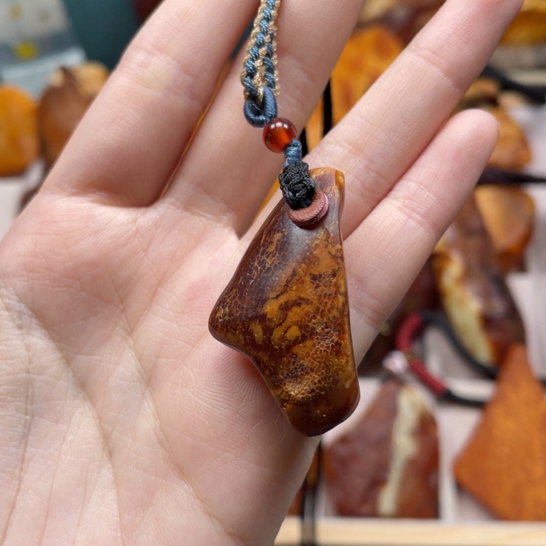 未镶嵌琥珀珠宝奇石