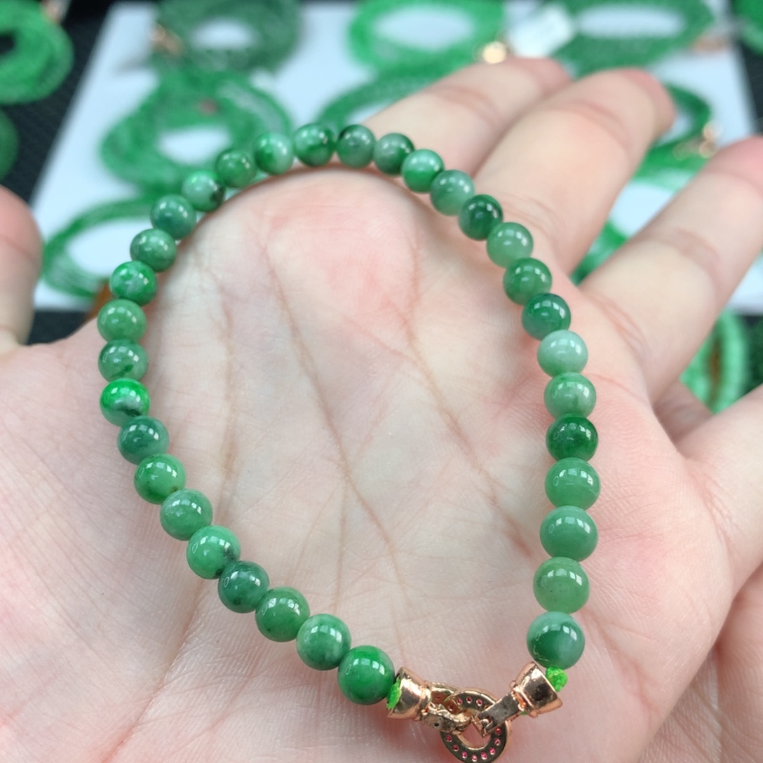 翡翠手链未镶嵌翡翠