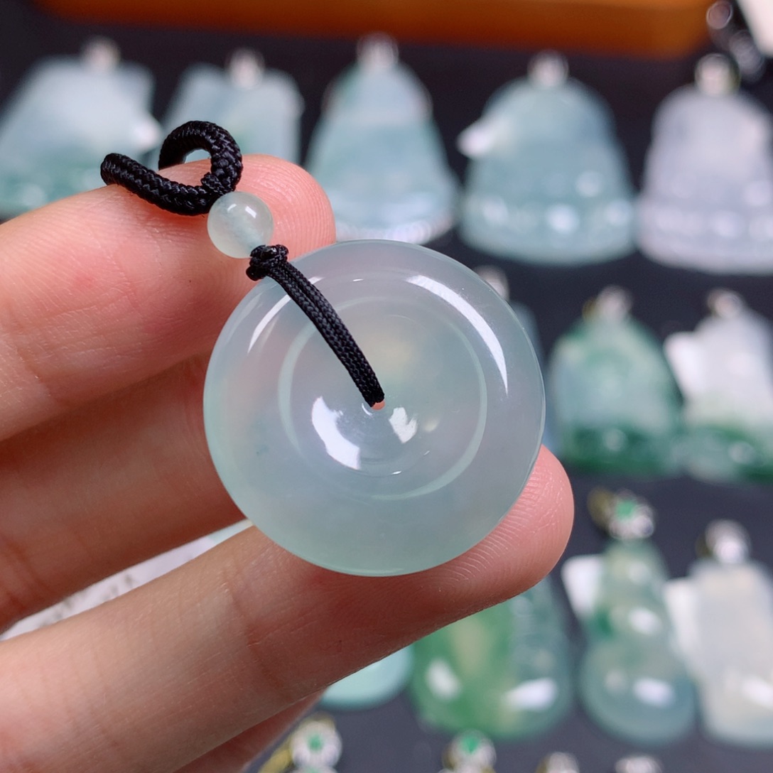 颈饰未镶嵌翡翠扣