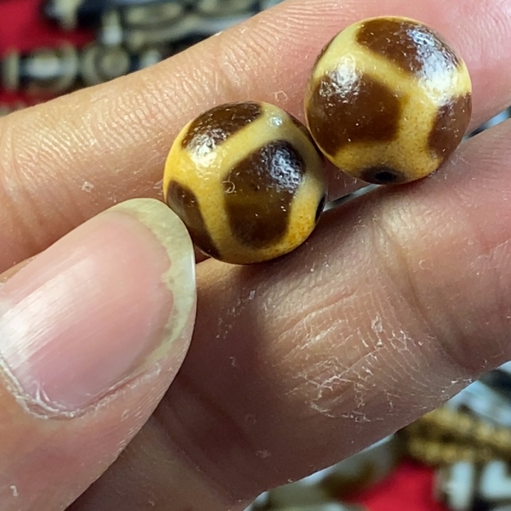 只买单纯的吊坠，没带链子，属的性质。