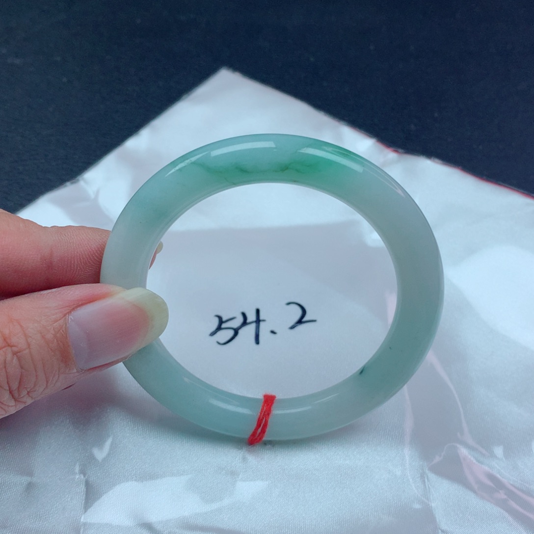 翡翠手镯未镶嵌翡翠手镯