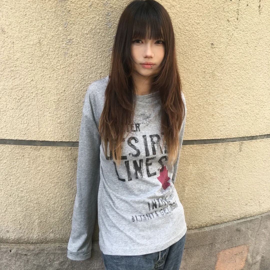 美式复古长袖t恤女早秋穿搭字母印花灰色打底衫修身亚文化上衣