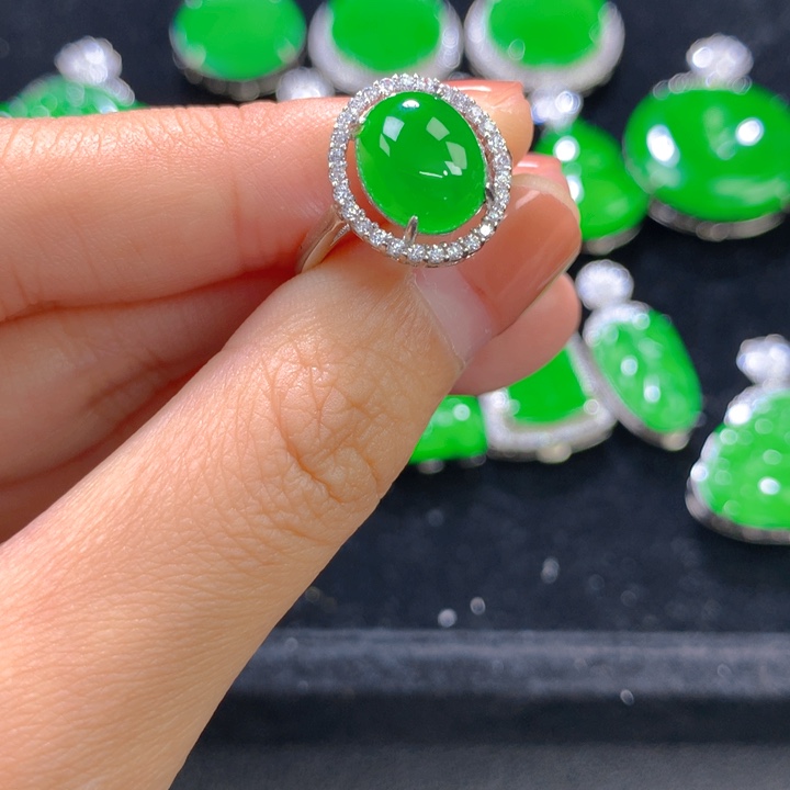 翡翠银S925镶嵌戒指一个