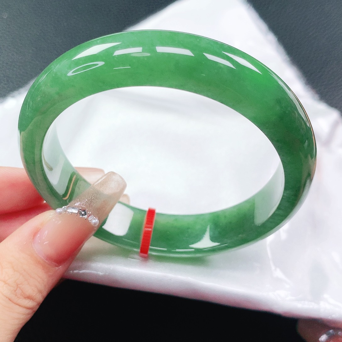 翡翠手镯未镶嵌57圈