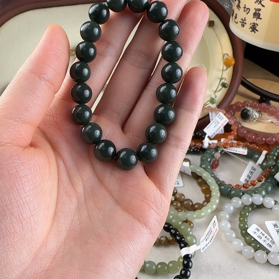 哦***P和田玉未镶嵌手链