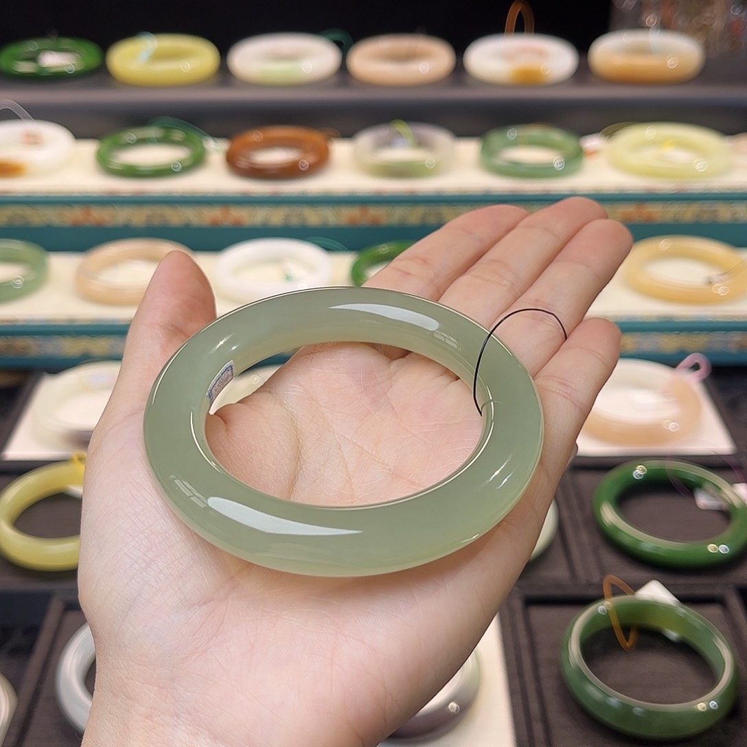 和田玉手镯未镶嵌嘤* 高冰绿晴