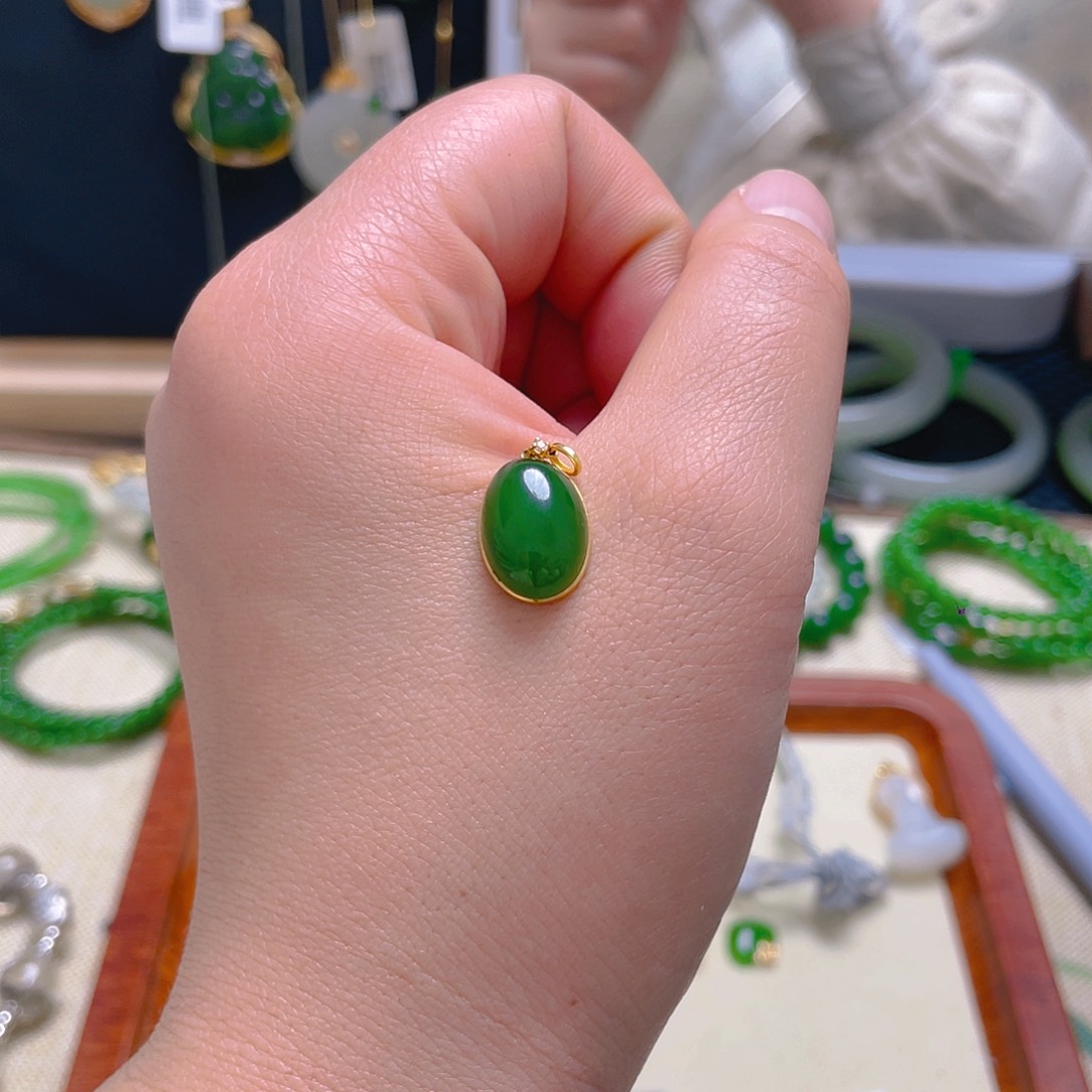 和田玉颈饰18K金镶嵌