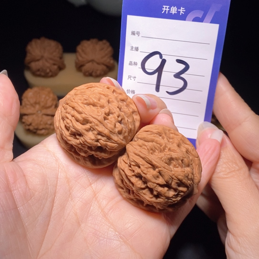 文玩核桃把件虎头全品38左右 偏远地区不发货