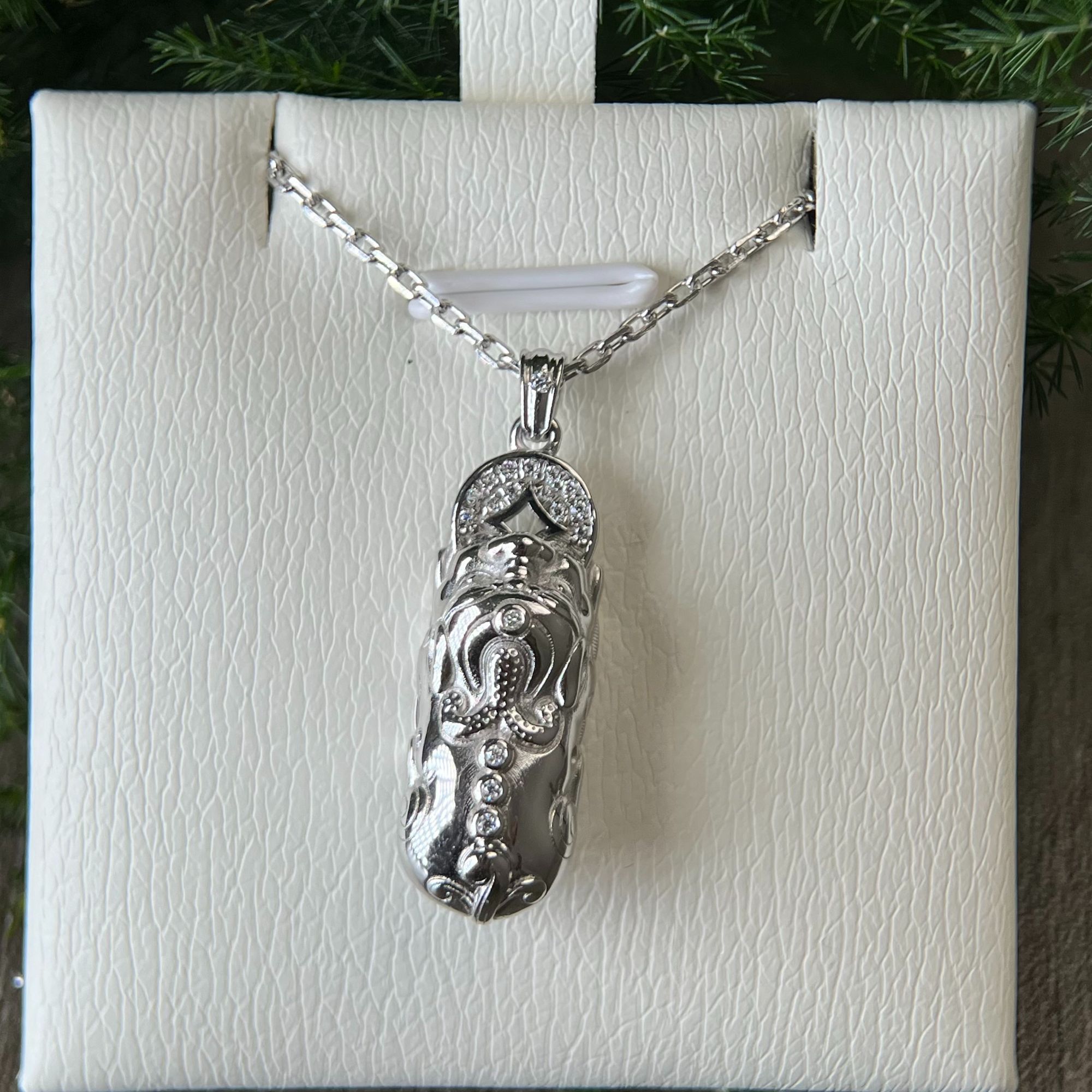 铂金镶嵌貔貅铜钱套链