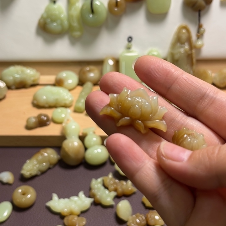 初****和田玉未镶嵌颈饰