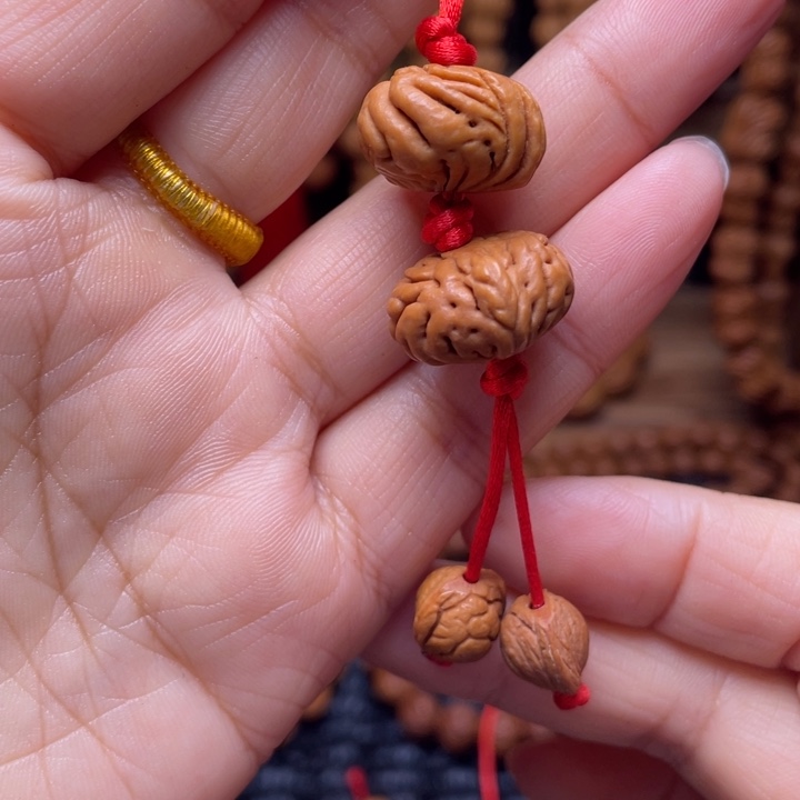 木质类龙纹桃枭挂件