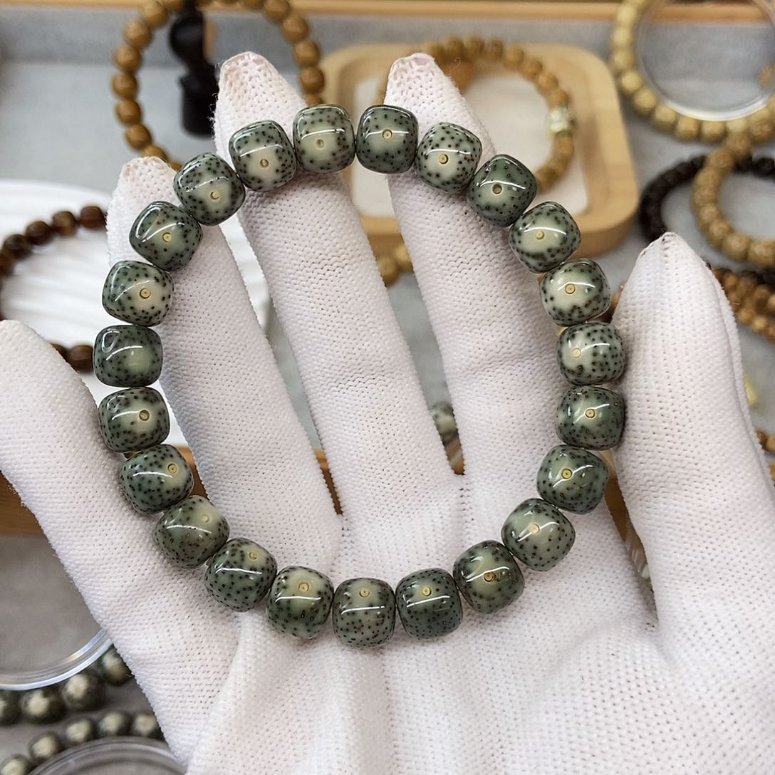 星月菩提手串一**丶10绿幽灵158