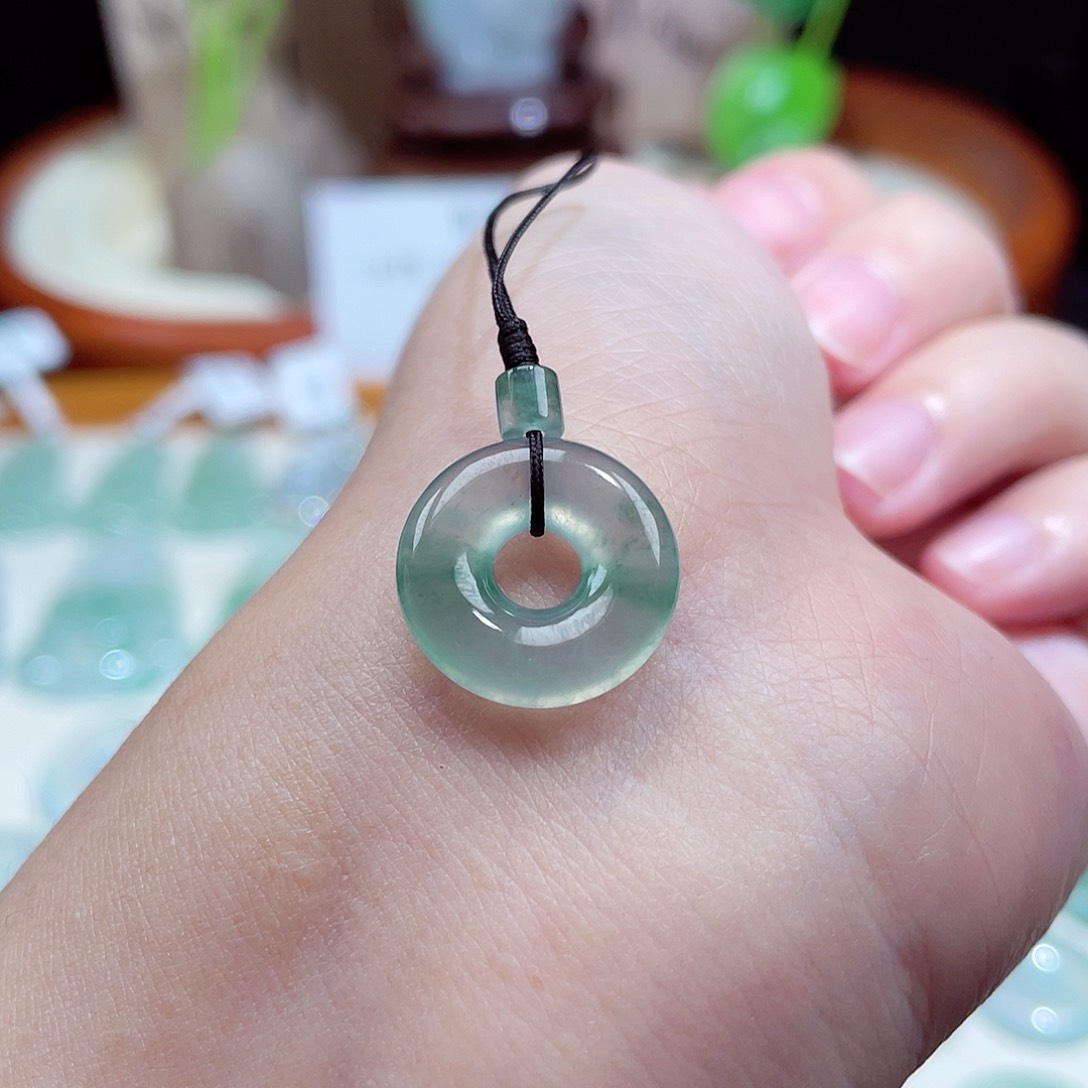 翡翠颈饰未镶嵌甜甜圈