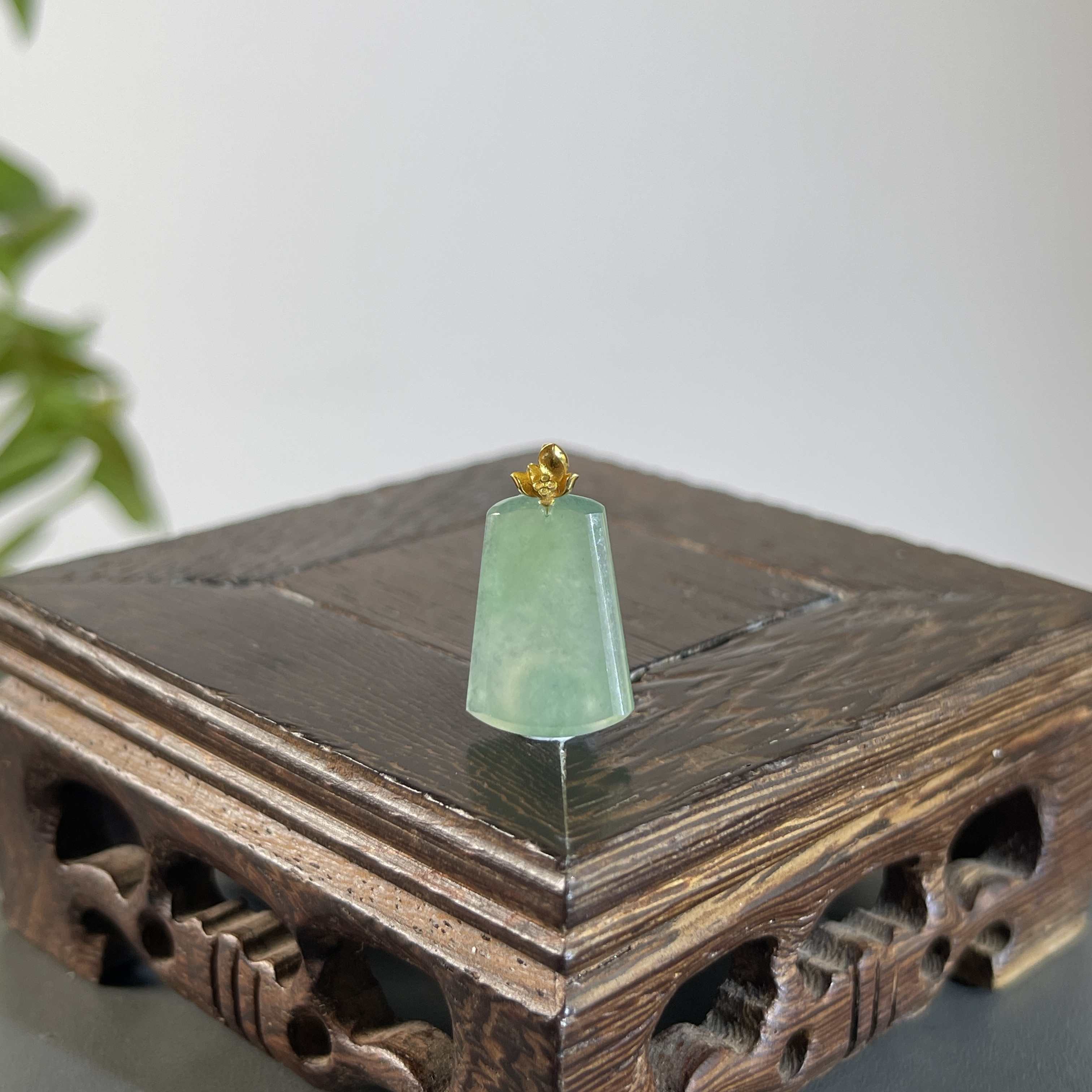 JGB28-32  天然缅甸A货翡翠  18K扣头无事牌