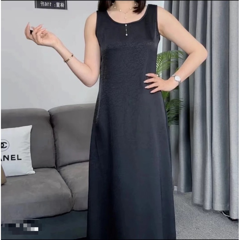 【坦姐严选 实体品质】2025夏季百搭缎面暗纹理宽松显瘦连衣裙 5820
