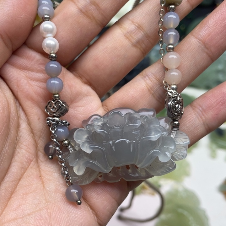 西***～蛇纹石玉未镶嵌颈饰