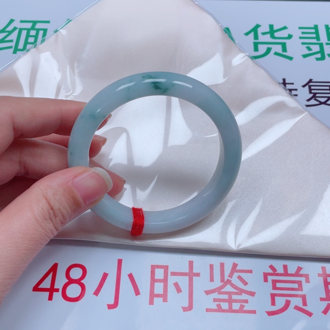 天***菜翡翠未镶嵌手镯冰飘花