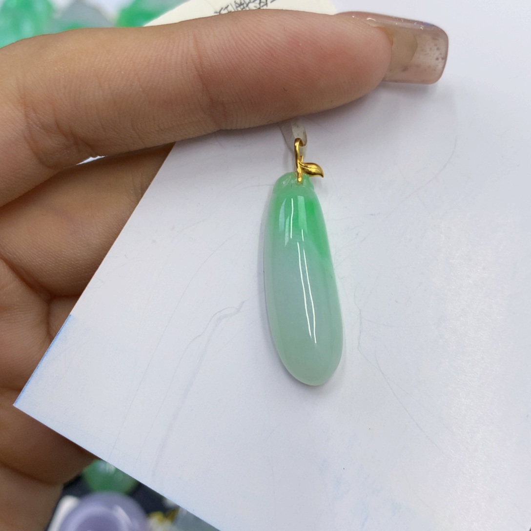 翡翠18K金镶嵌颈饰翡翠