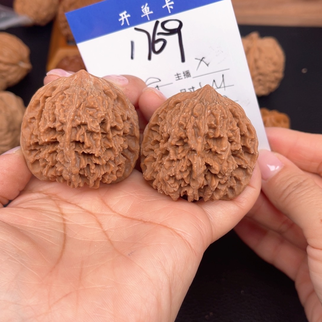 桃核吊坠满天星44尺。 1769