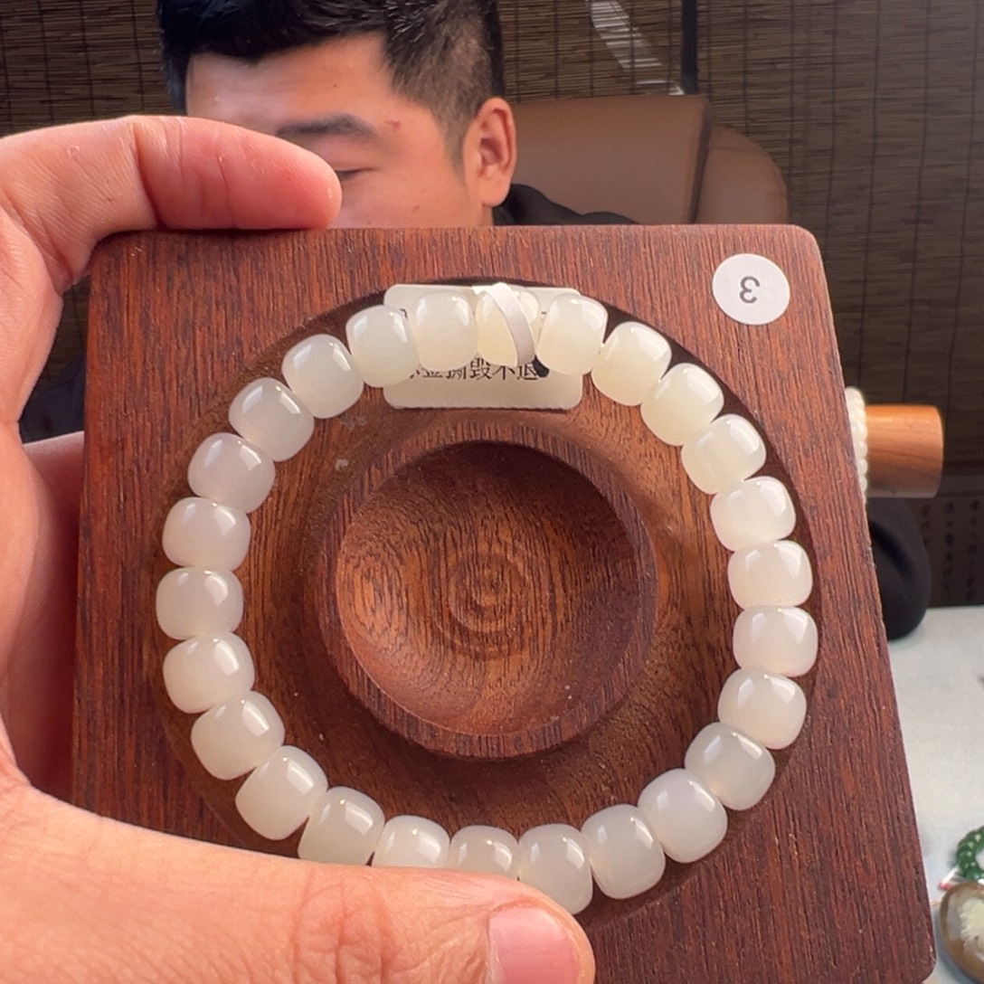 一***猫和田玉未镶嵌手链