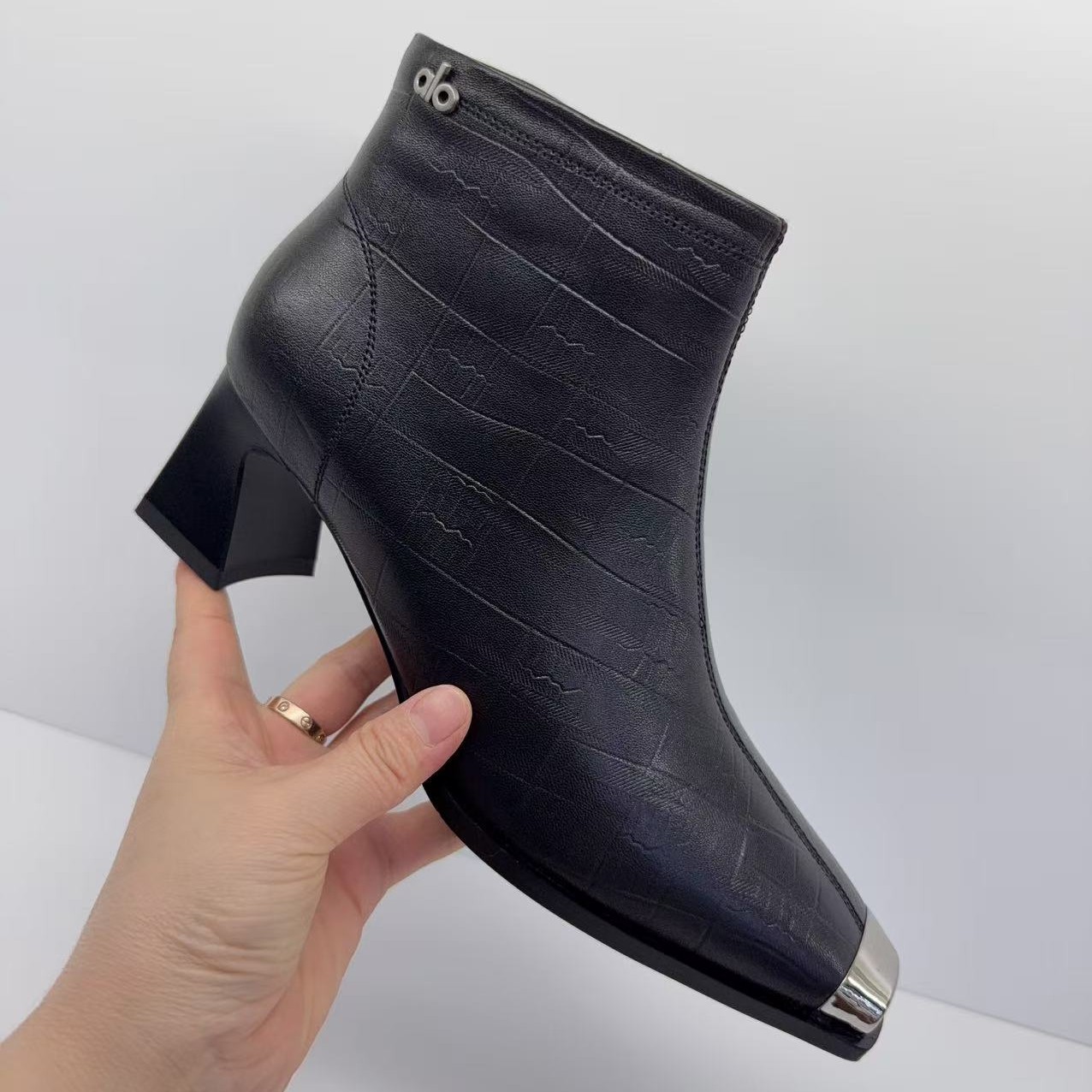 佰诗奴148511256秋冬新款女鞋方头短靴时尚单靴两款可选设计时尚