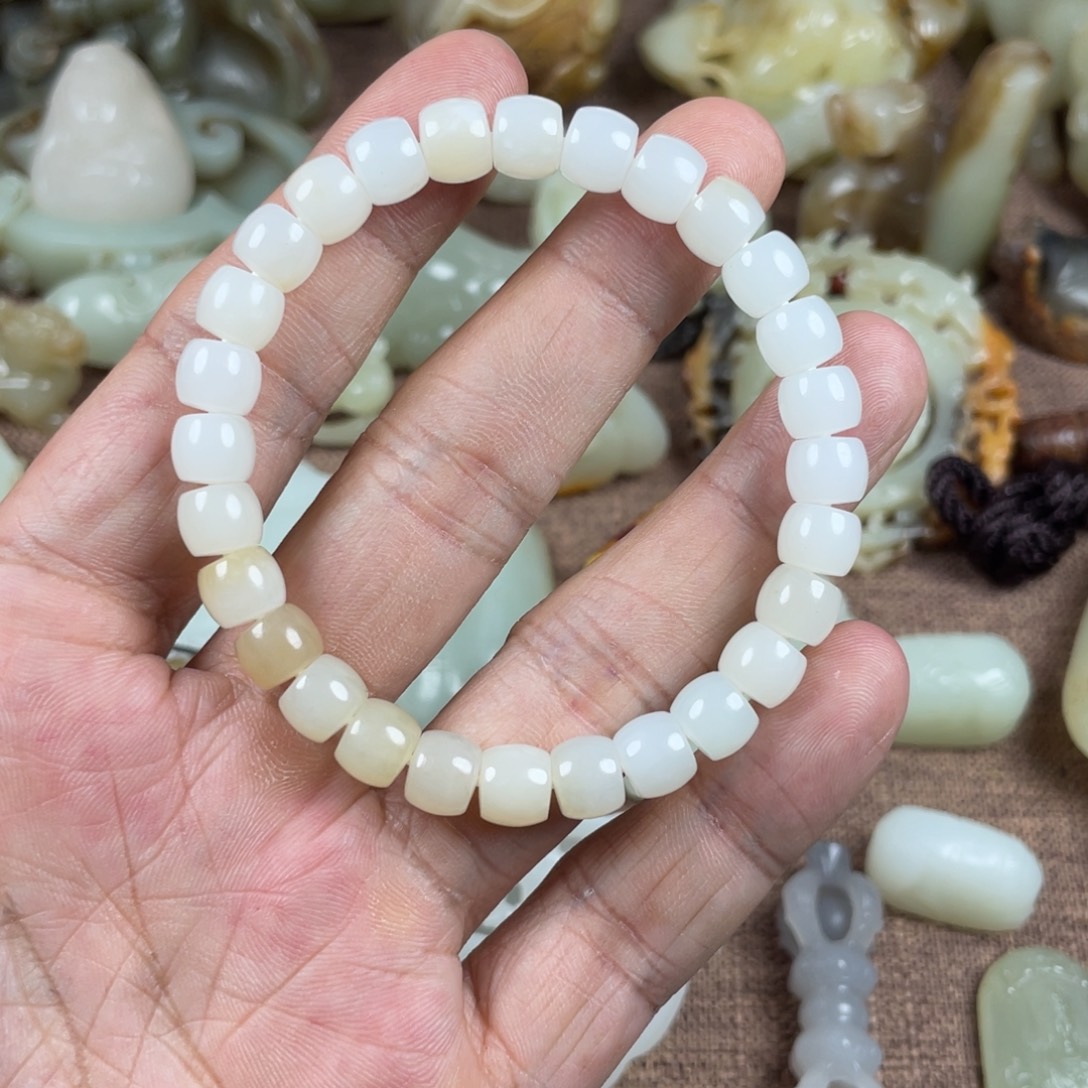 和田玉未镶嵌把件