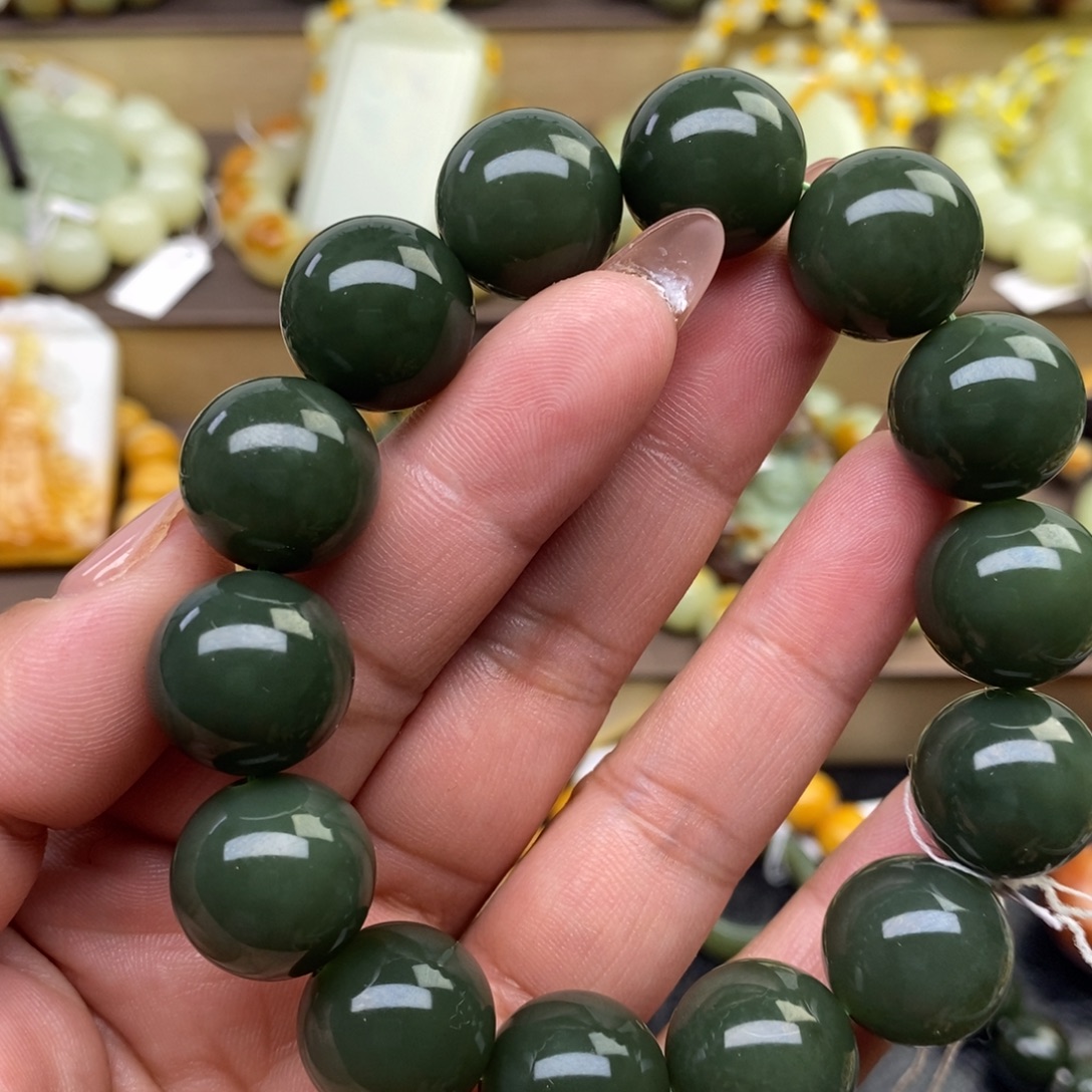 透闪石质玉未镶嵌手串