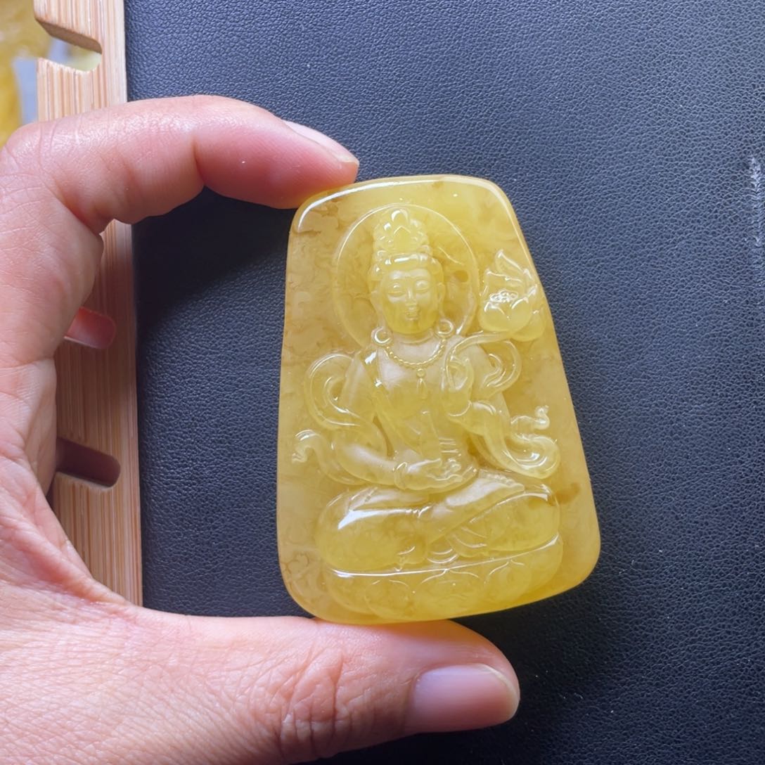 琥珀未镶嵌颈饰天然的琥珀蜜蜡