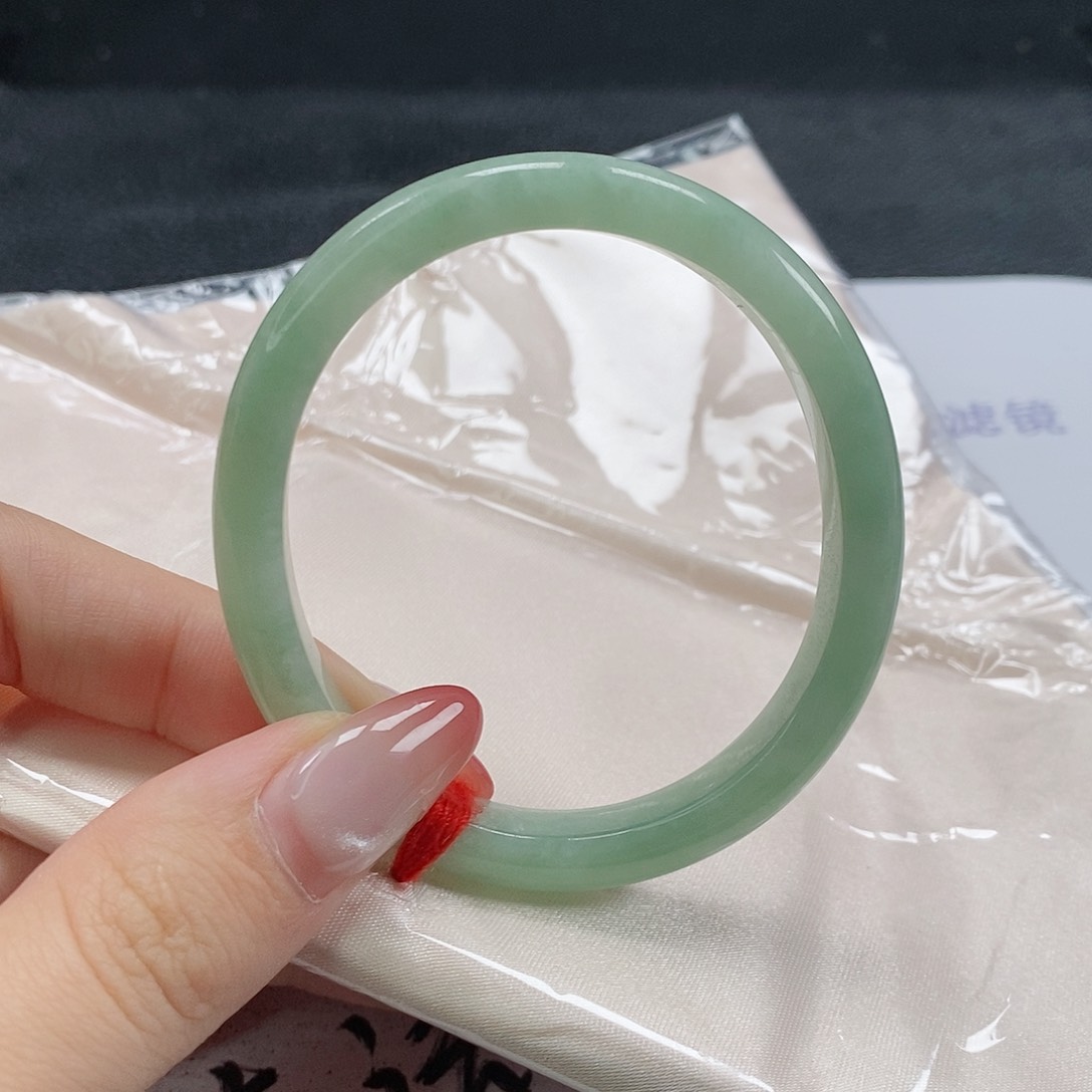 【闪购商品】翡翠手镯（贵妃镯）未镶嵌404号