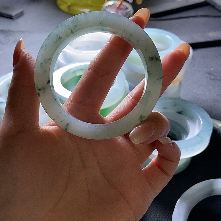 锦***宿定制翡翠未镶嵌翡翠手镯