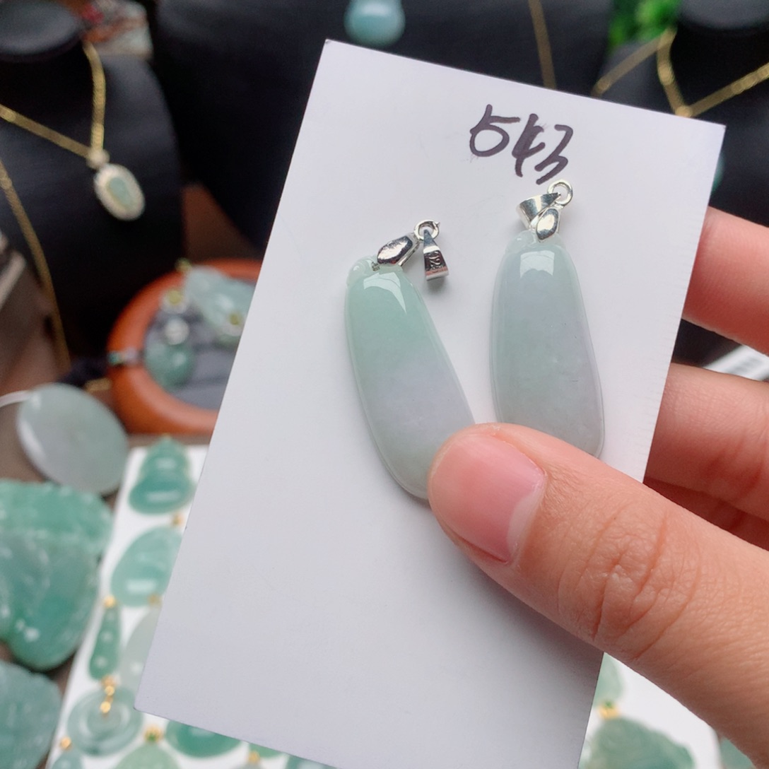 翡翠颈饰合金吊坠