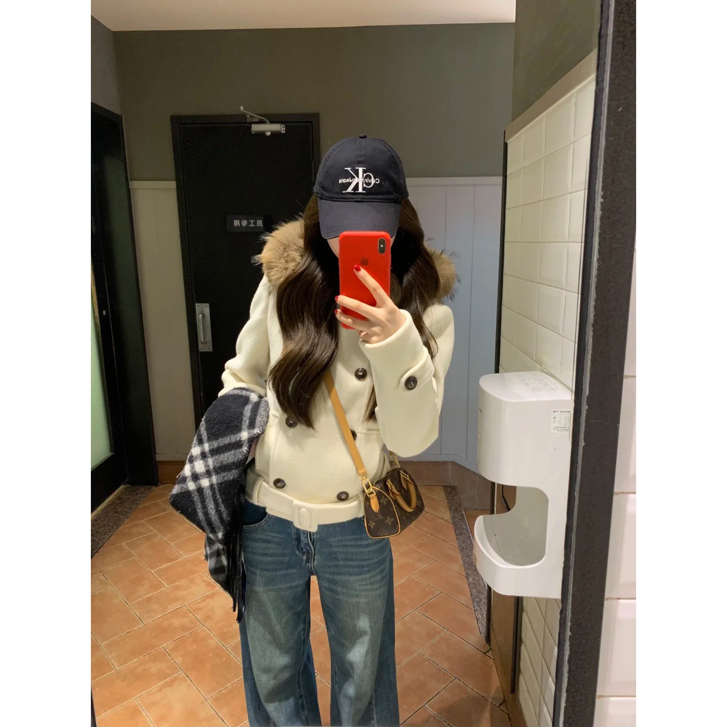 韩系双排扣短款毛呢外套女秋冬季高级感连帽毛领加厚修身小众上衣