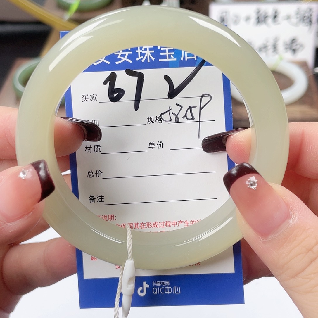 和田玉手镯未镶嵌