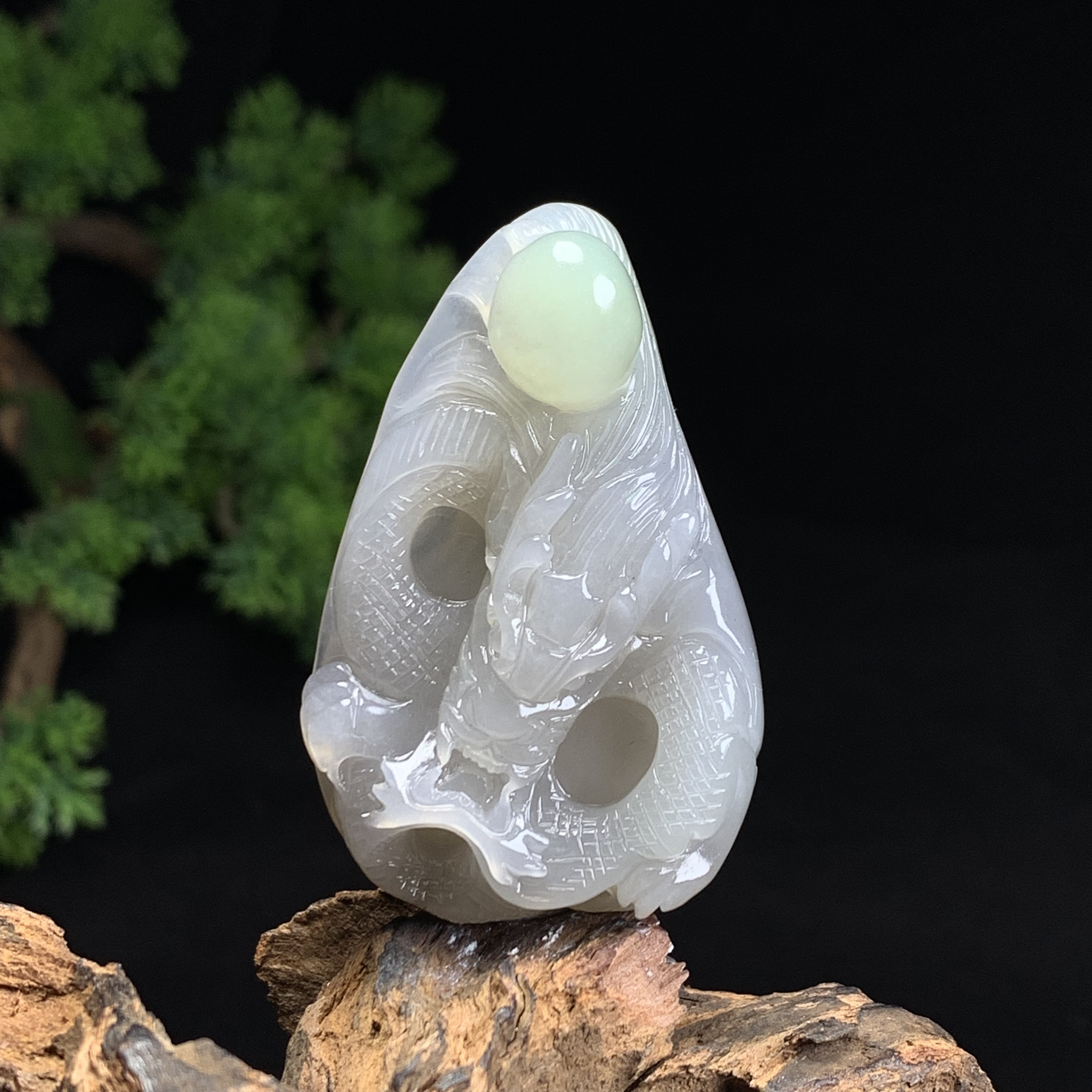 天然和田玉龙行天下吊坠尺寸58*38*14重量38克