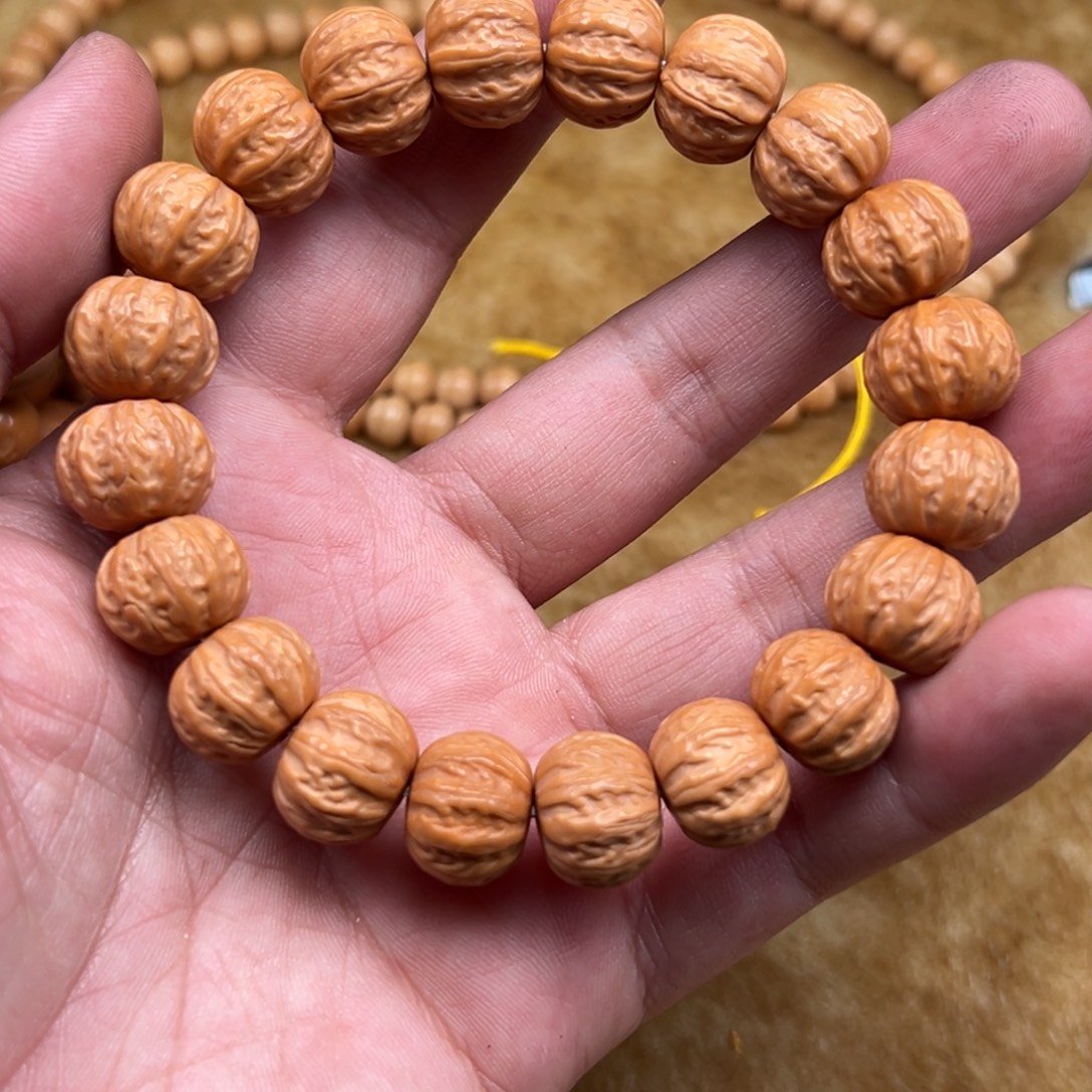 只买单纯的吊坠，没带链子，属的性质。