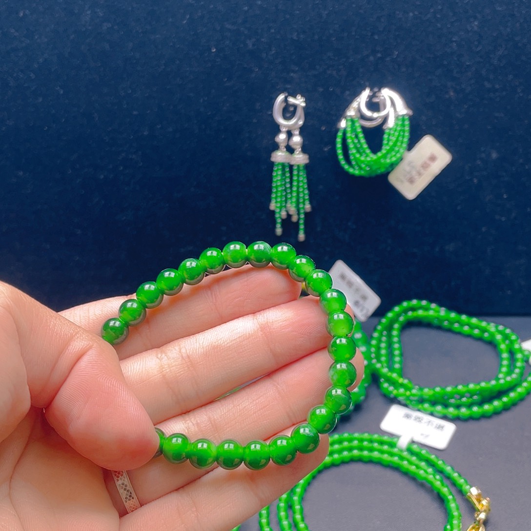 翡翠未镶嵌项链卡7