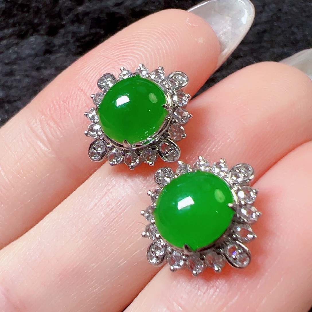 18K金镶嵌翡翠耳饰签收后24小时鉴赏期，过时不退