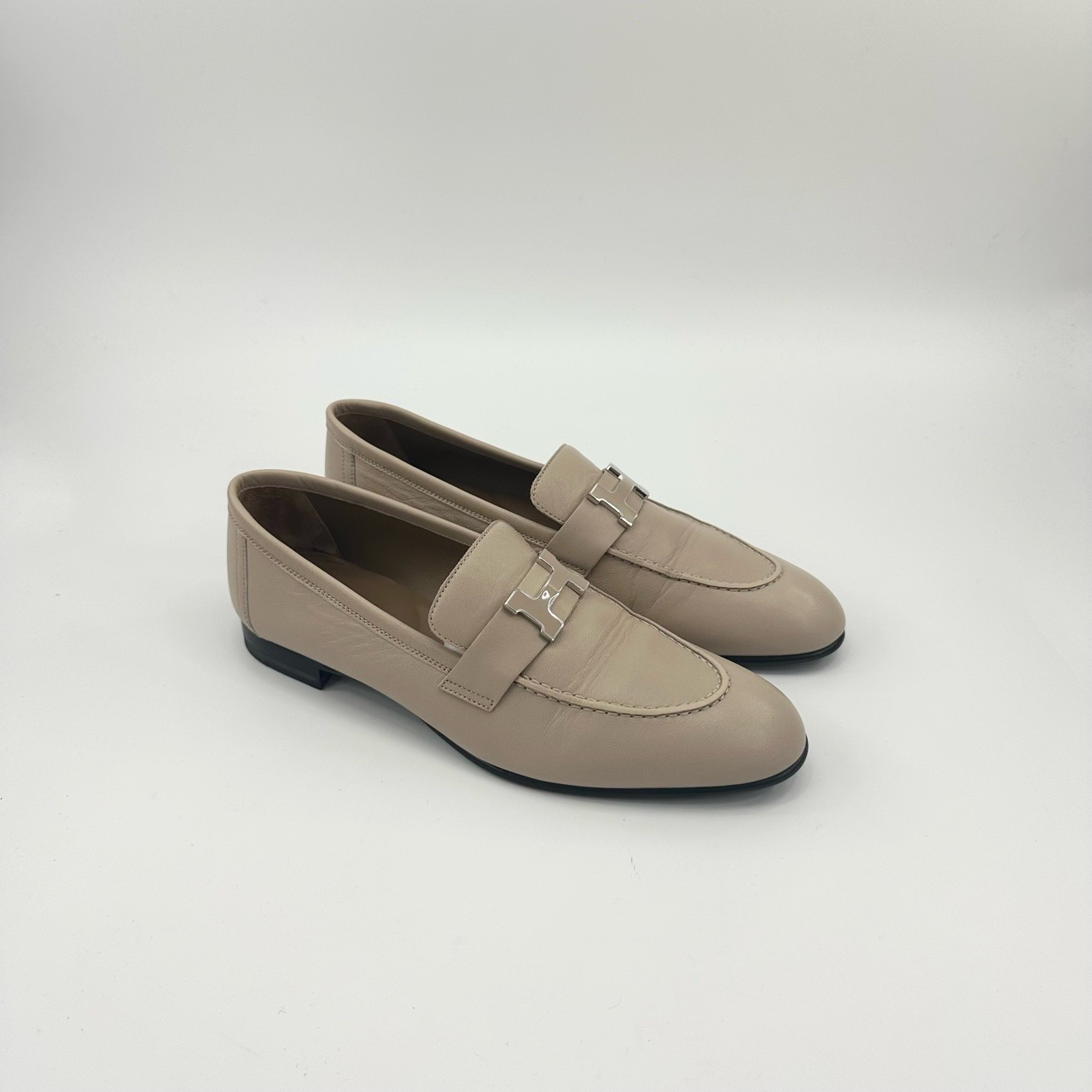 95新 Hermes/爱马仕 38.5码/裸色经典H标乐福鞋/pp426213
