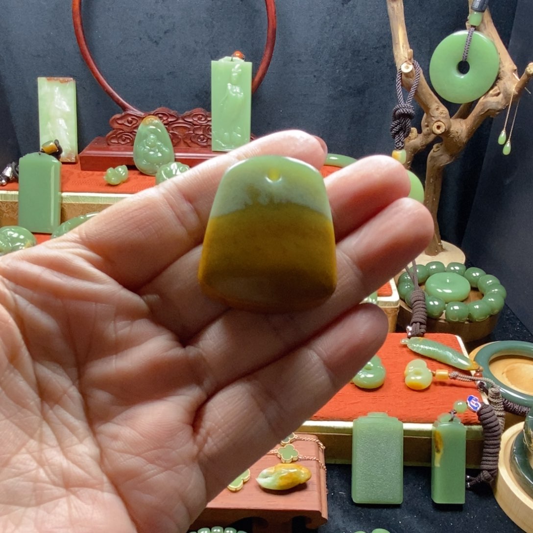 岫岩河磨玉（透闪石质玉）吊坠未镶嵌