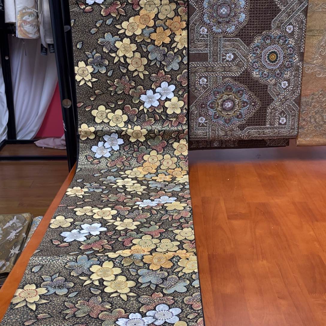 织绣六通织金樱花纹