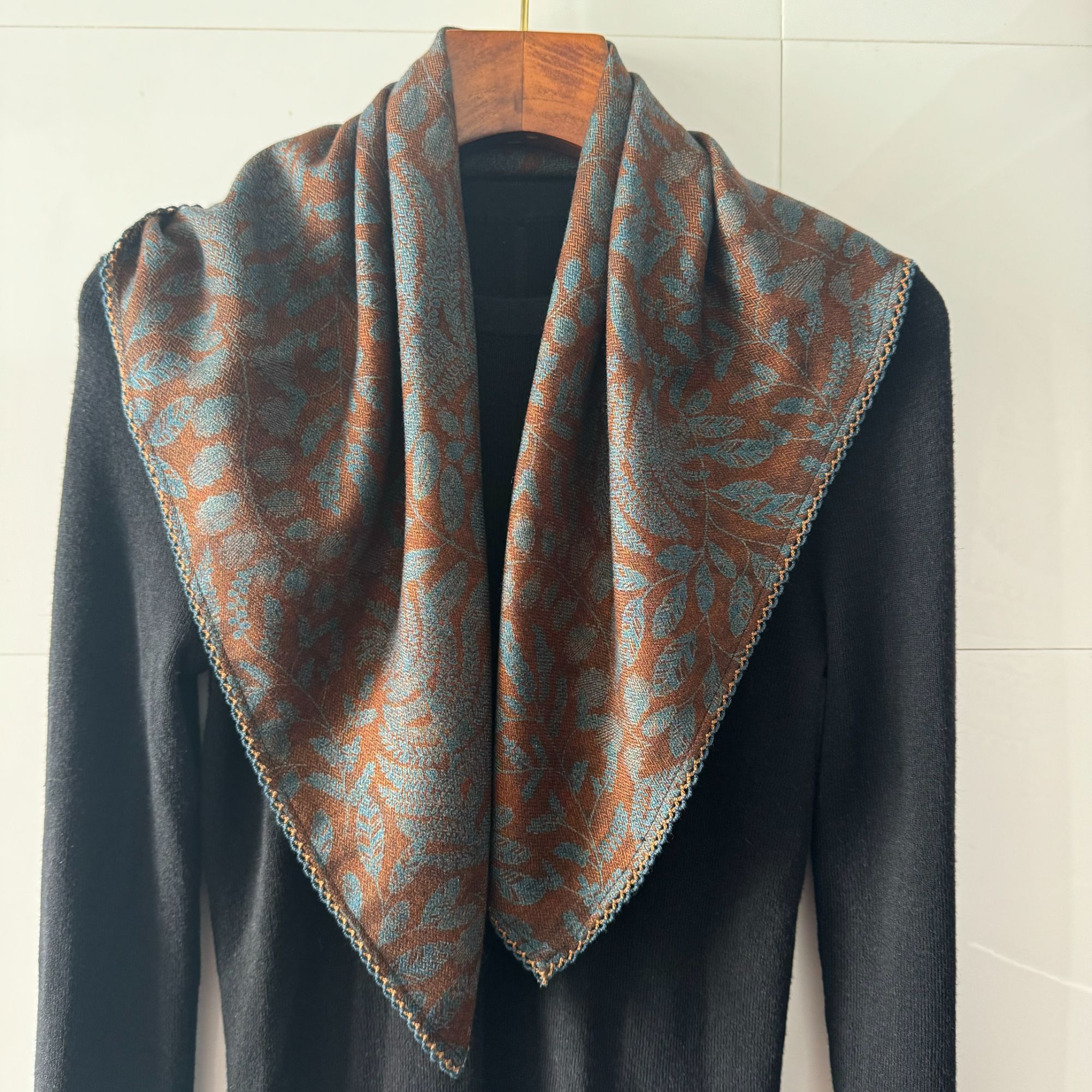 锦绣---  花枝悦色   薯莨加厚双面异色丝毛65*65围巾丝巾