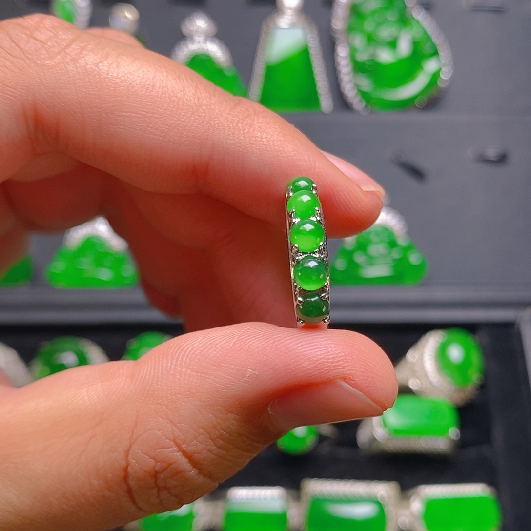 未镶嵌戒指翡翠戒指