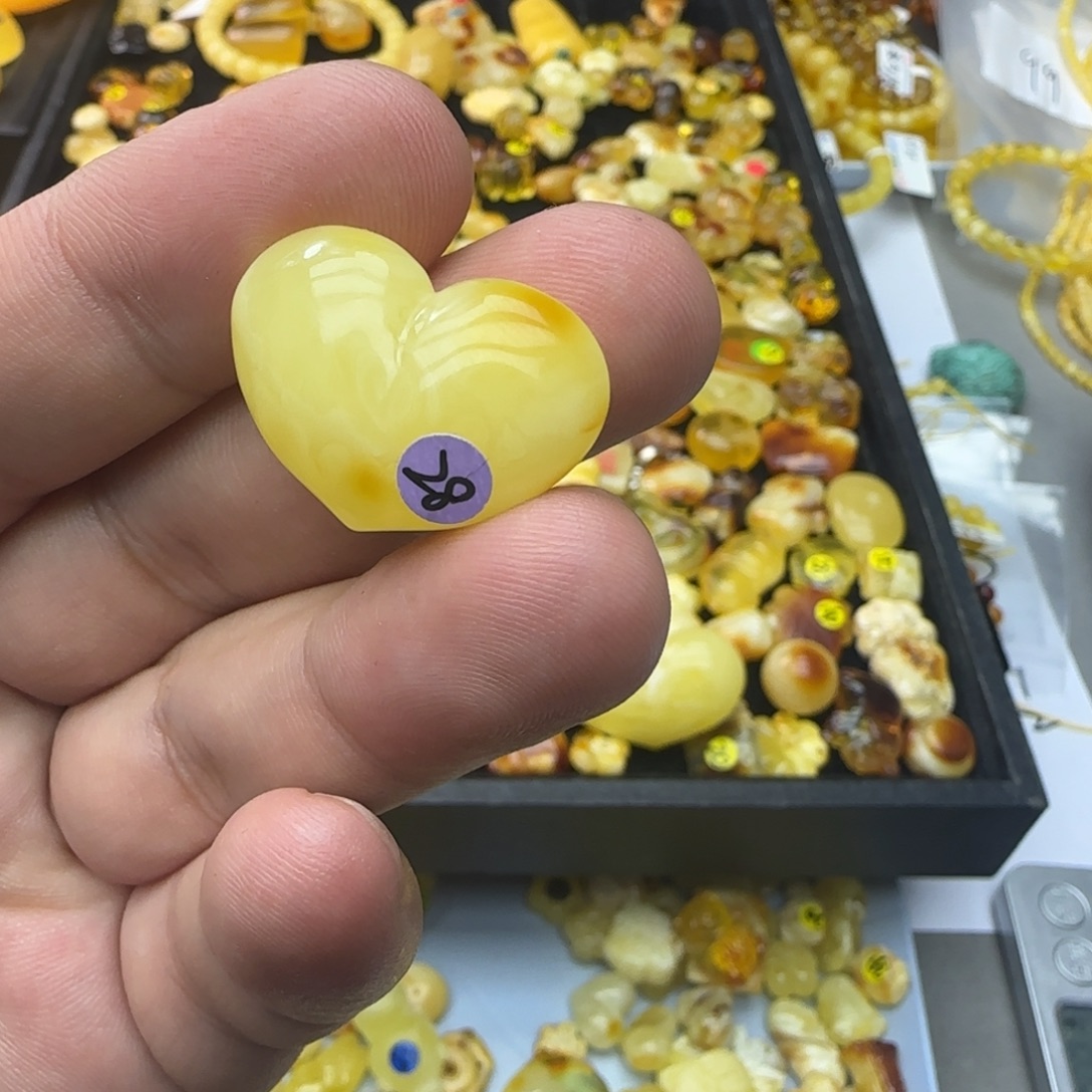 琥珀未镶嵌裸石2.55克