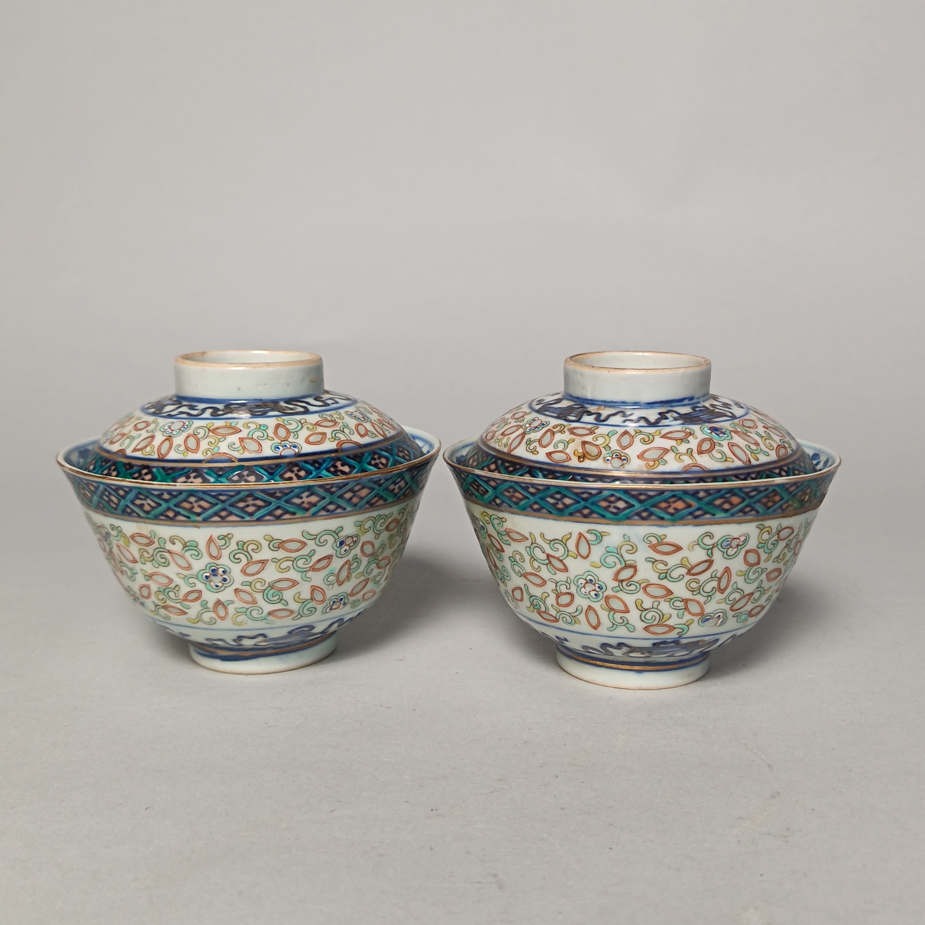 【010021620】清光绪 青花加彩玲珑瓷盖碗一对