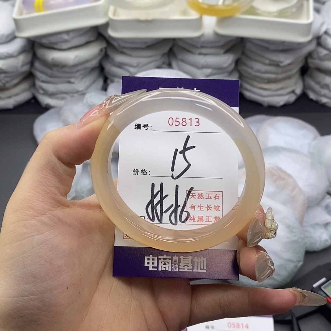 玛瑙/玉髓未镶嵌手镯5813