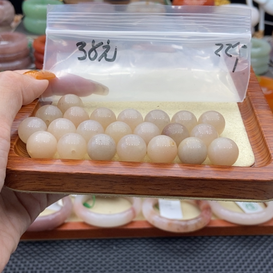 未镶嵌手镯石英质玉