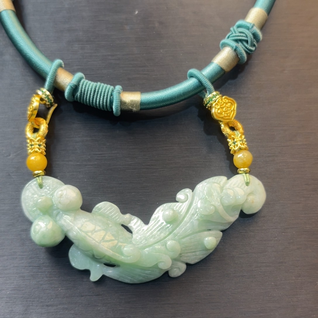 翡翠颈饰未镶嵌吊坠