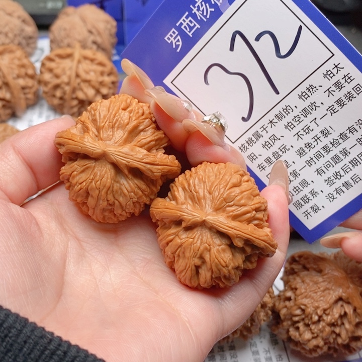 把件桃核K*.39白狮子372