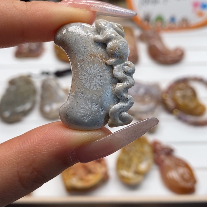 硅化玉吊坠(不含链)未镶嵌玉兔